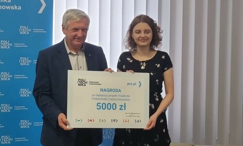 Wręczenie nagrody przez Rektora. Na zdjęciu zwyciężczyni konkursu oraz rektor z czekiem na 5 tysięcy.