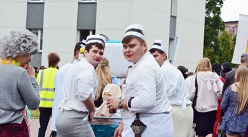 Uczestnicy Korowodu studenckiego w ramach Juwenaliów 2025