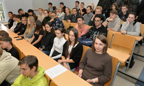 Studenci i uczniowie podczas seminarium