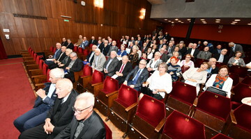 Uroczystość wręczenia złotych dyplomów absolwentom politechniki Częstochowskiej.