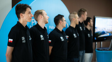 Studenci zespołu PCz Rover Team podczas briefingu. 