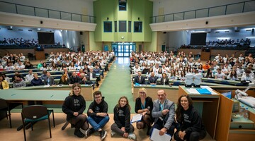 Zdjęcie grupowe podczas Częstochowskiego Uniwersytetu Młodzieżowego