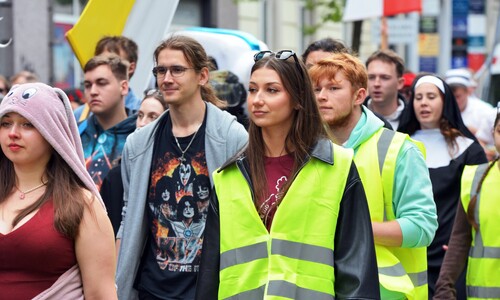 Uczestnicy Korowodu studenckiego w ramach Juwenaliów 2025