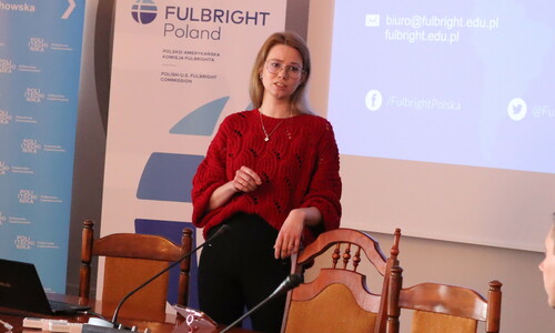 Sabina Baraniewicz-Kotasińska, ambasadorka Programu Fulbrighta w Opolu, Nysie i okolicy, podczas sesji informacyjnej o stypendiach Programu Fulbrighta