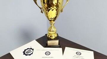 Puchar oraz dyplomy konkursu na najlepszą książkę techniczną  oraz najlepszy poradnik  techniczny  TECHNICUS 2023