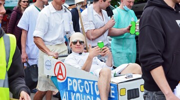 Uczestnicy Korowodu studenckiego w ramach Juwenaliów 2025