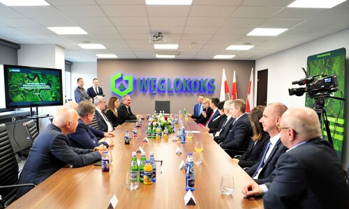 Na zdjęciu osoby uczestniczące w spotkaniu podczas którego zostały podpisane listy intencyjne pomiędzy WĘGLOKOKS S.A. a Politechniką Częstochowską, Politechniką Śląską, Akademią Górniczo-Hutniczą oraz Politechniką Krakowską
