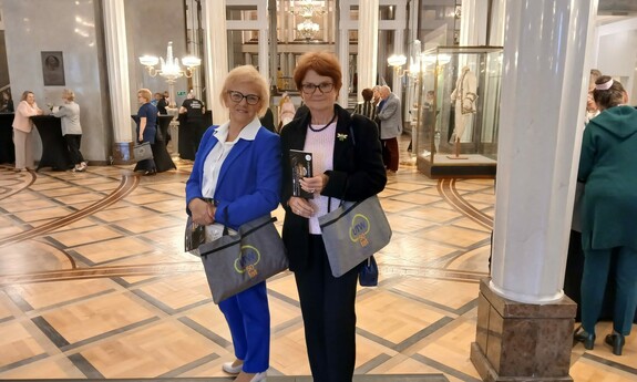 Krystyna Berger oraz Krystyna Ujma IV Wielki Kongres  Uniwersytetów Trzeciego Wieku