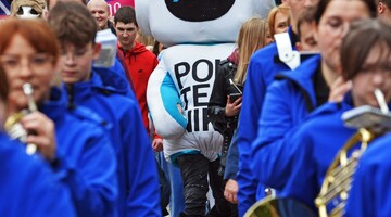 Uczestnicy Korowodu studenckiego w ramach Juwenaliów 2025